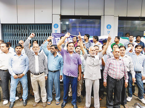  75 crore turnover in the district affected by the one-day strike