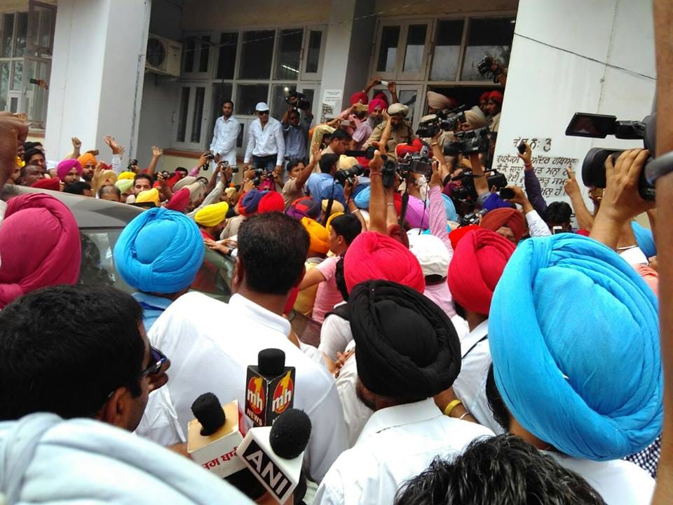 delhi chief minister arvind kejriwal hearing in amritsar court, shakti pradarshan by aap