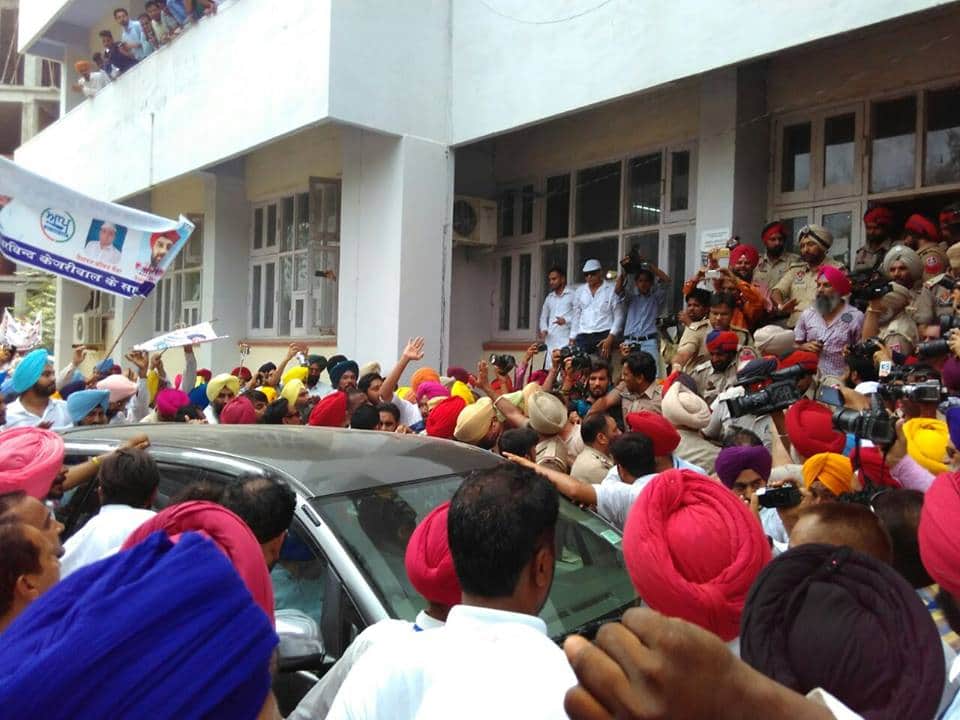 delhi chief minister arvind kejriwal hearing in amritsar court, shakti pradarshan by aap
