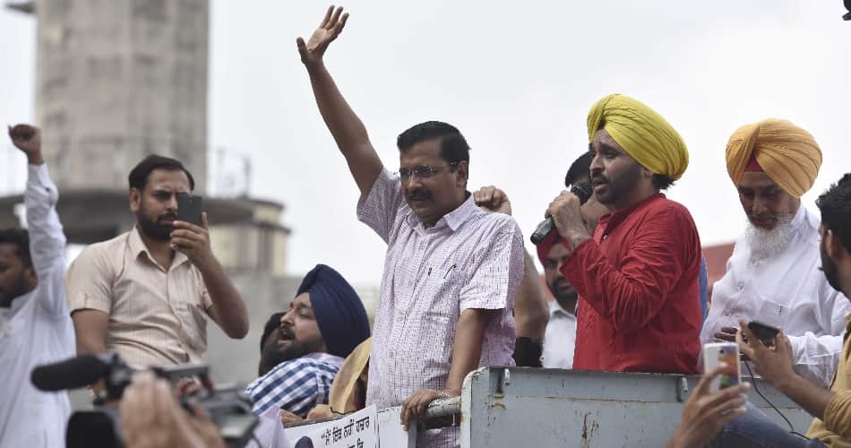 delhi cm arvind kejriwal big challange to punjab cabinet minister bikram singh majithia 