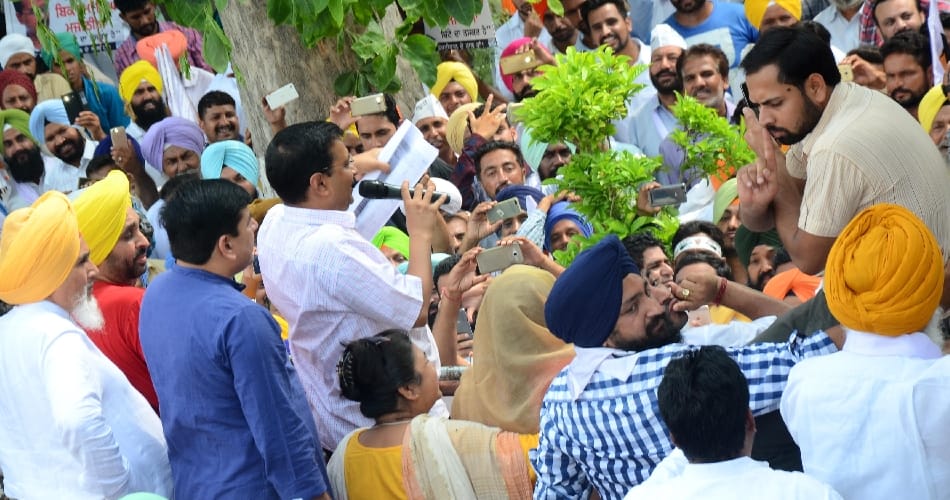 delhi cm arvind kejriwal big challange to punjab cabinet minister bikram singh majithia 