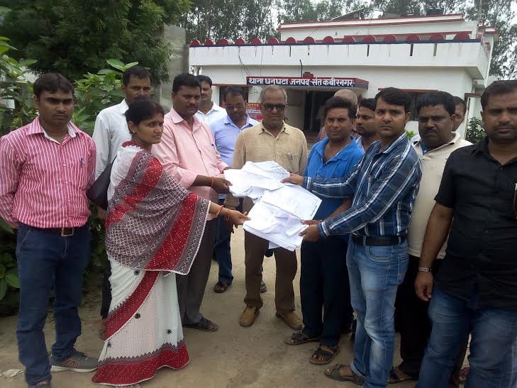  teacher Beaten by pradhan