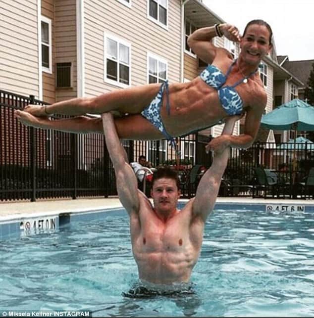 Bikini-clad policewoman tackles and arrests pickpocket after he tried to steal mobile phone