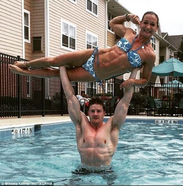 Bikini-clad policewoman tackles and arrests pickpocket after he tried to steal mobile phone