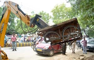 Plating in Naini between opposing illegal Ujadhi