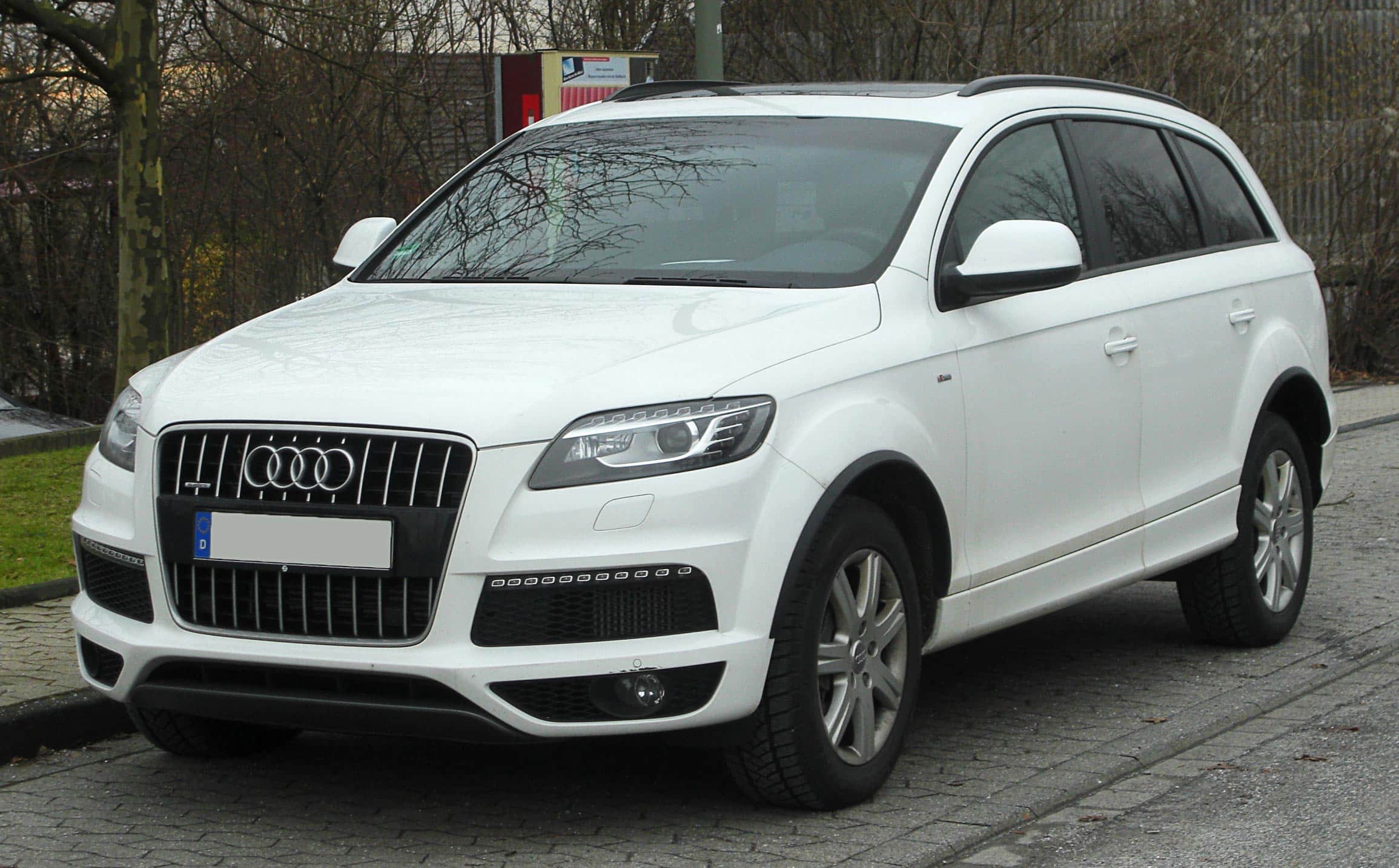 Manyata Dutt gifts Audi Q 7 to Sanjay Dutt