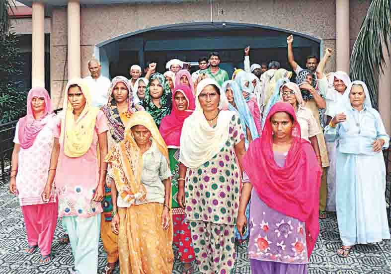 women beaten by police