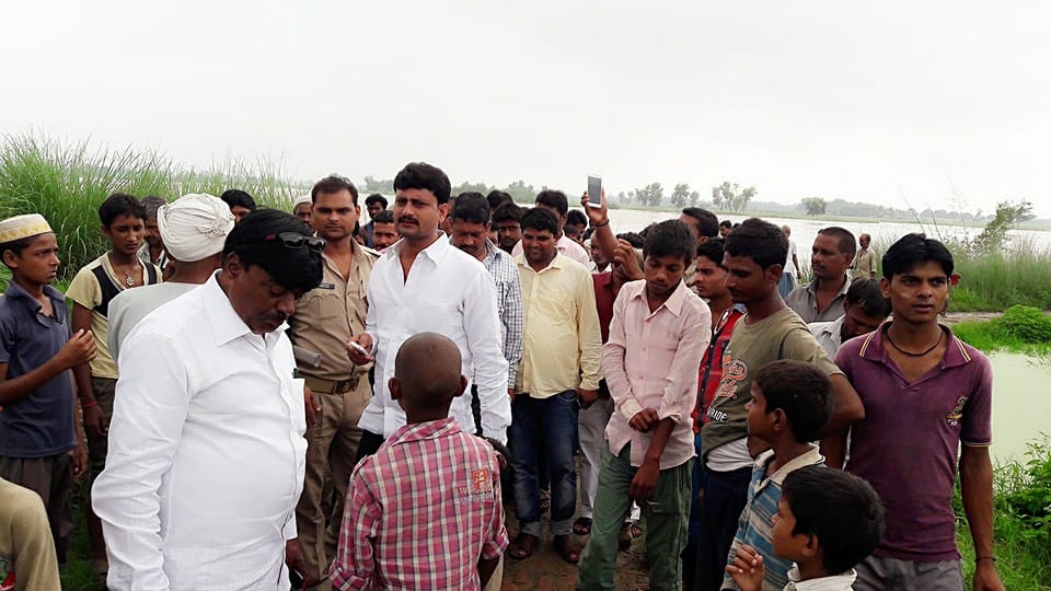 Pain visiting flood victims