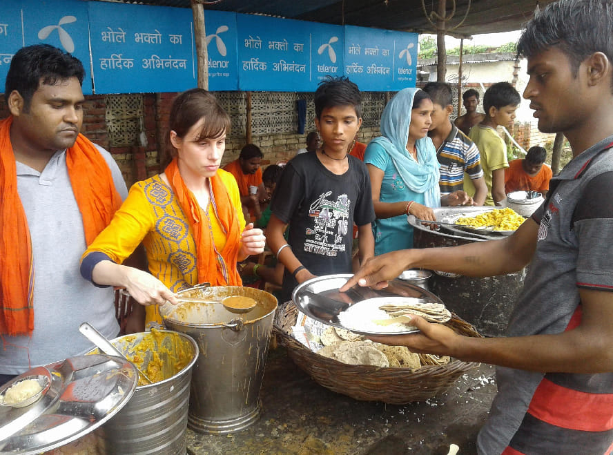 the foreigner lady helping people