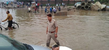 heavy traffic jam in gurgaon