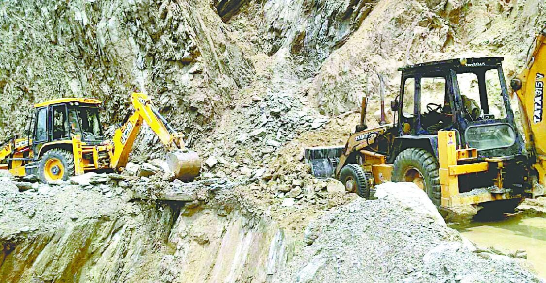 crusher, dust, crop, villgers, road, block, 