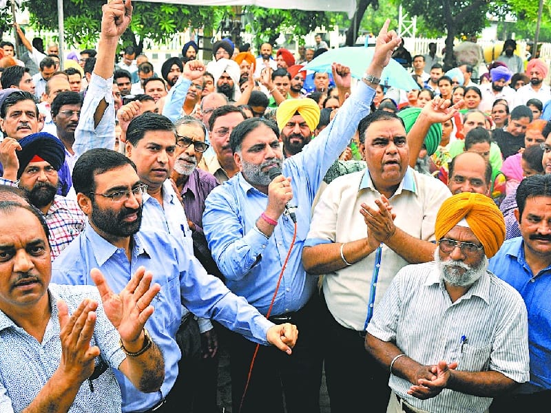 strike, bank on strike in ludhiana, ludhiana bank strike