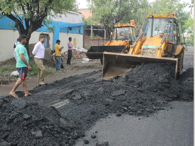  road removing, junior engineer chargsheet, panchkula nagar nigam, industrial area, panchkula