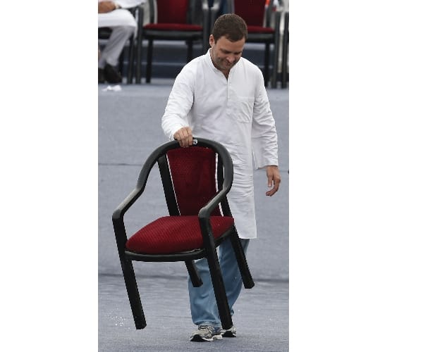 Rahul gandhi addresses his party leaders in Lucknow.