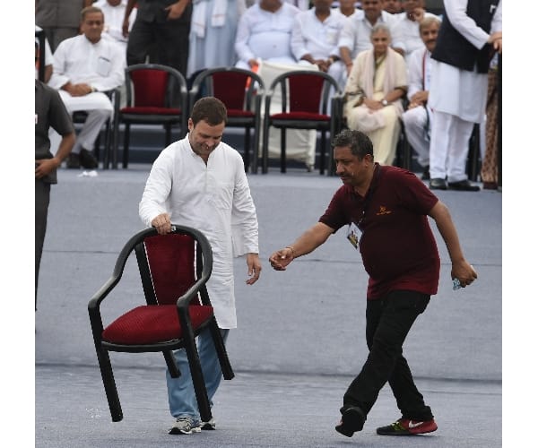 Rahul gandhi addresses his party leaders in Lucknow.
