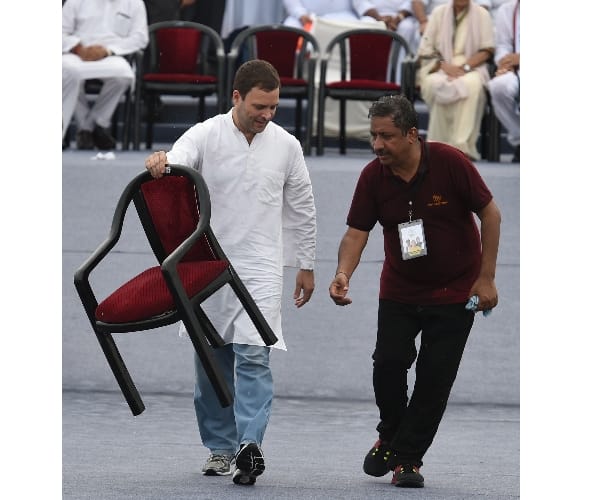 Rahul gandhi addresses his party leaders in Lucknow.