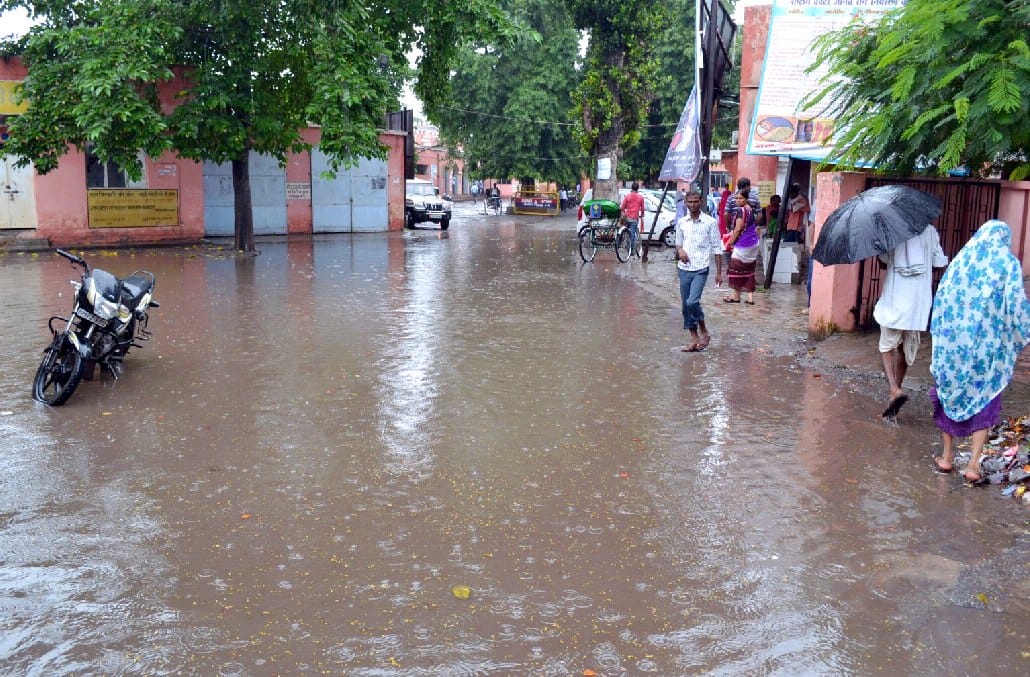 Heavy rain over the district, the waterlogging in many places