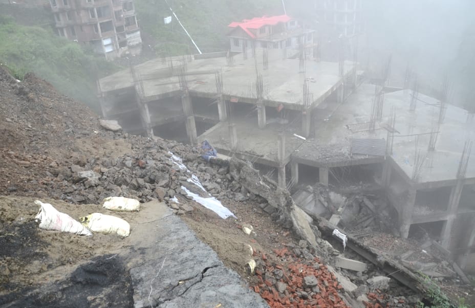 Heavy loss due to rainfall, Four floor building Collapsed at shimla.