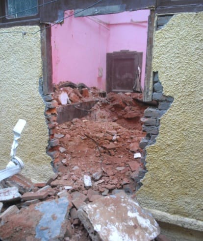 death of mother, daughter and son due to Falling rubble from the roof at amritsar, punjab,