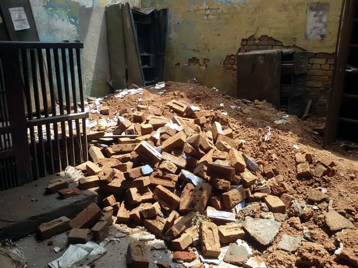 rewari news, house, roof, fall down, one, injured