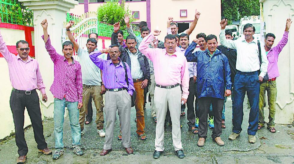 Tok Purgdha threat from road debris