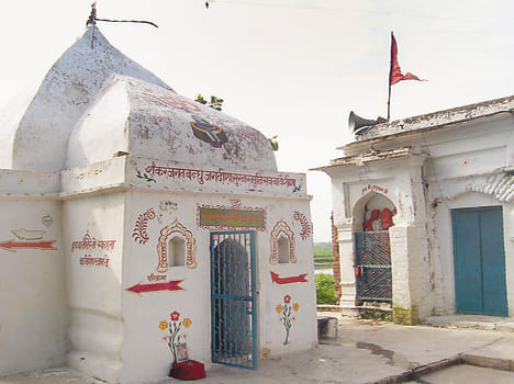 Pataleshwar name of Lord Shiva, located on the village Parsa