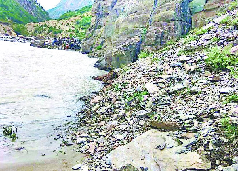 Darma valley shedding Glchin foot bridge