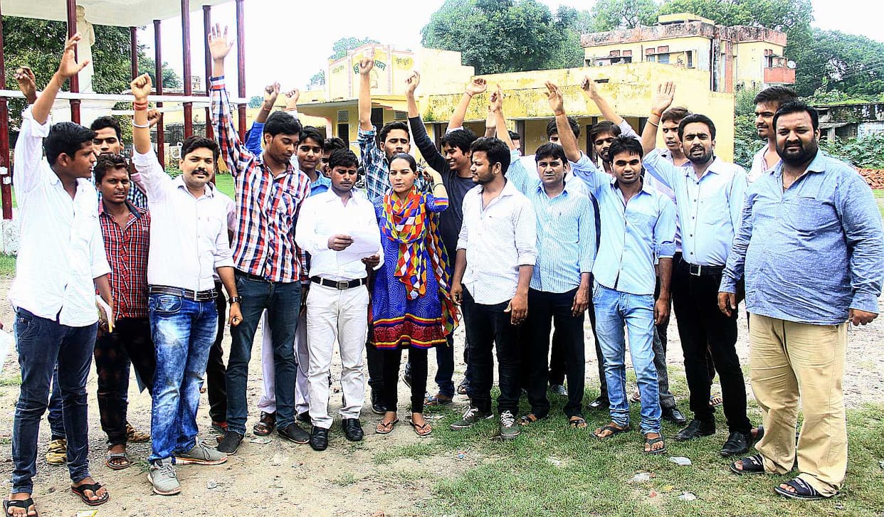 Das College external hooligans Demanded from