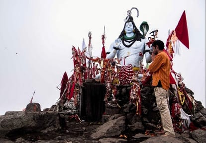 Churdhar Yatra: चूड़धार यात्रा पर चार माह के लिए लगी रोक, अधिसूचना जारी Sirmour News: Churdhar Yatra ban for four months by Administration