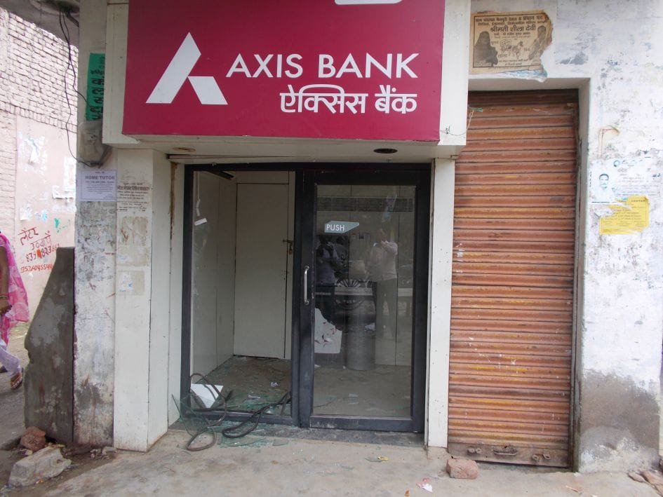 Addict youths broke the gate of the ATM booth
