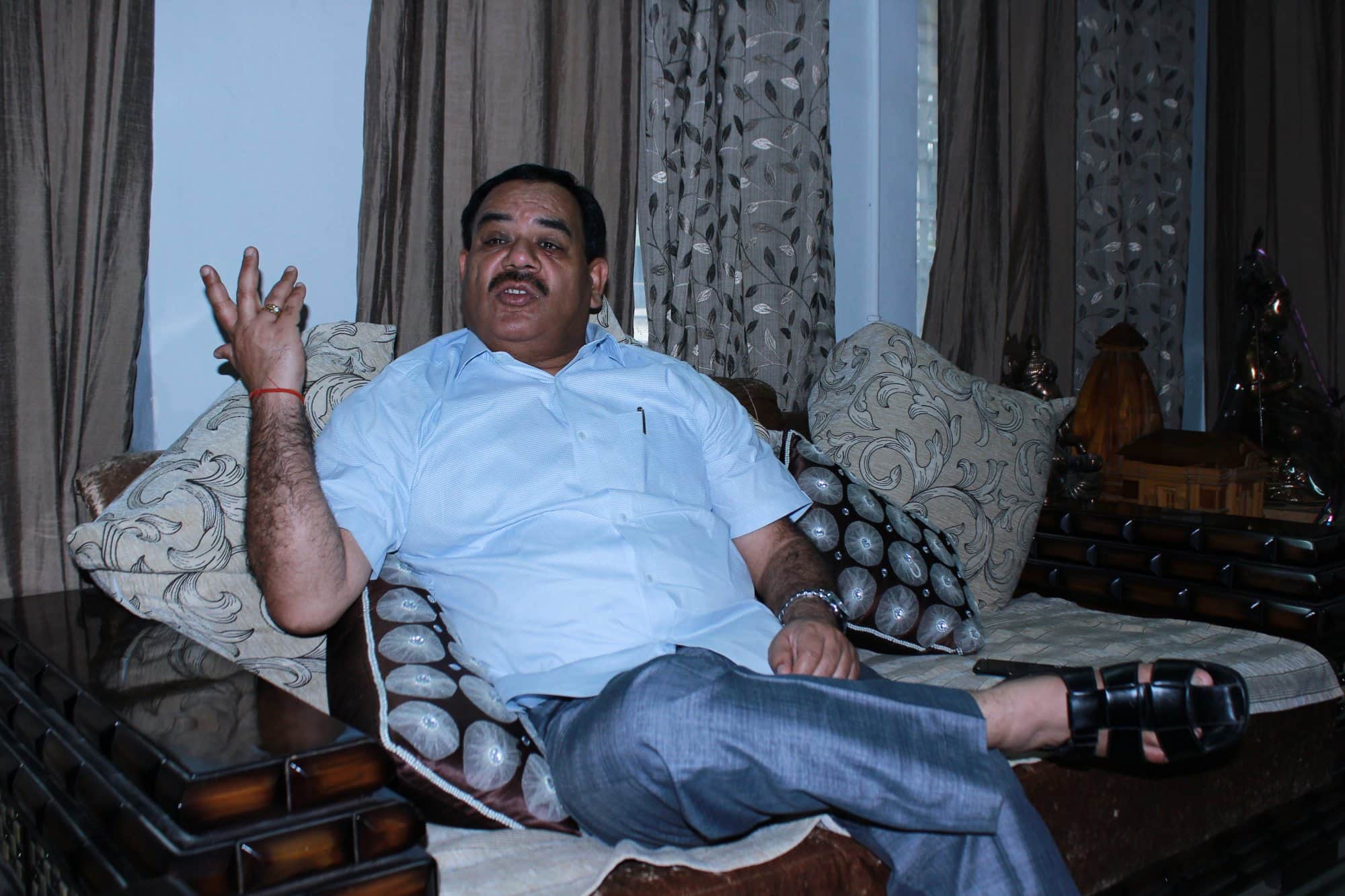 uttarakhand cm harish rawat stuck in problem due to a lady