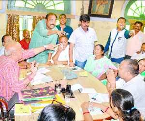 commotion in the municipality board meeting