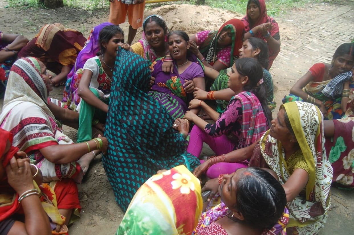 In the middle of the village with sharp weapons, killing Dulhepura