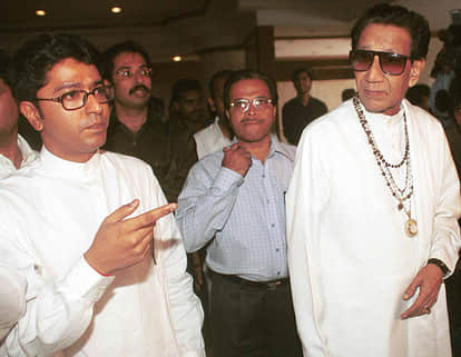 राज ठाकरे आखिरी बार नवंबर 2014 में मातोश्री गए थे।