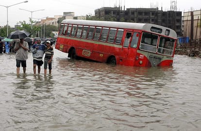 Heavy rains continue in various parts of Mumbai and Thane
