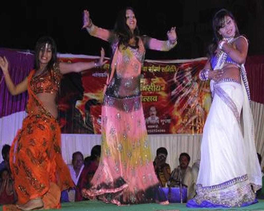 Nagar Vadhu dance around burning pyre in Varanasi