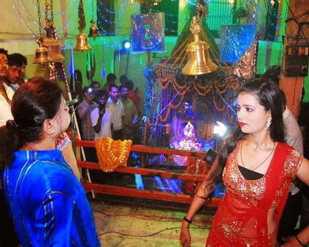 Nagar Vadhu dance around burning pyre in Varanasi