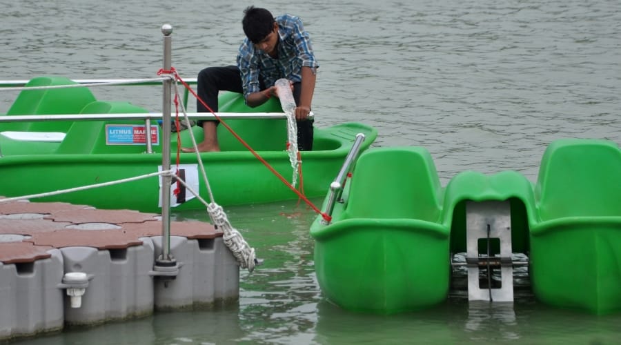 pedal boat in janeshwar mishra park