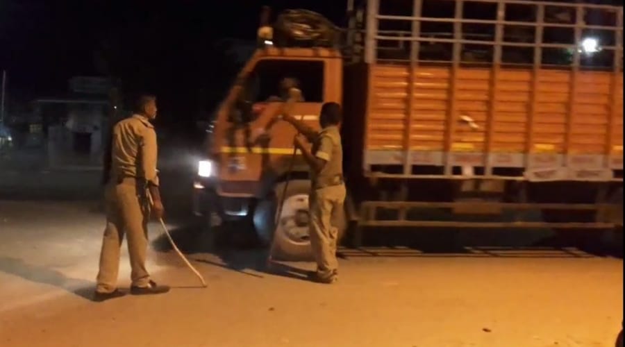 lucknow cop taking brive, video goes viral