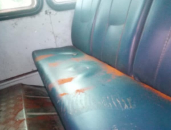 scoundrals released murderer from delhi police man by spraying chilly powder in eyes