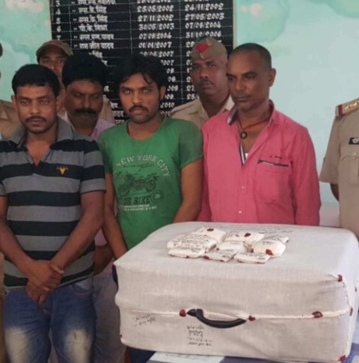 Cash and jewelry recovered, 4 arrested