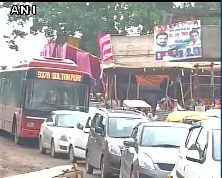 Huge traffic jam in delhi