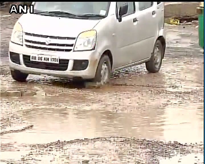 Huge traffic jam in delhi
