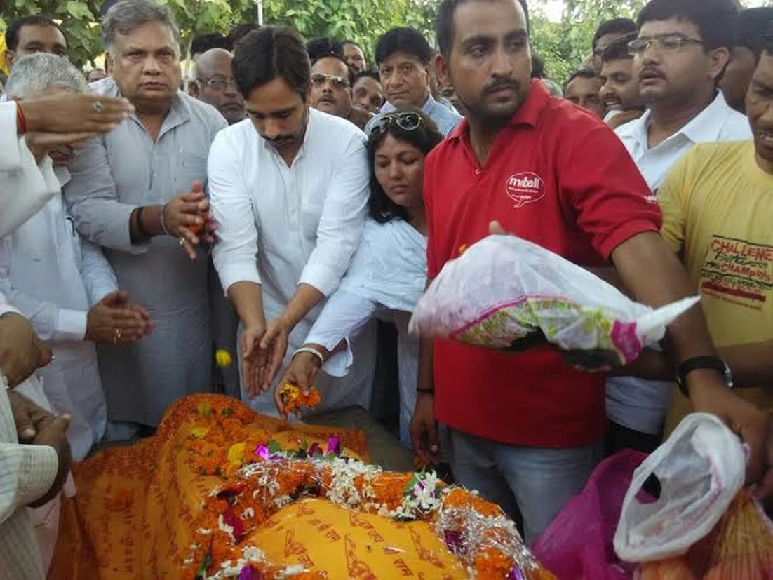 condoled the explosion of emotions on  Munna Singh's death 