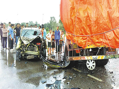 auraiya : Three killed in accident 