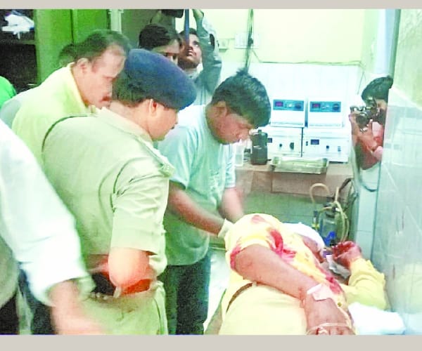 a bus passenger get shot in Ambedkarnagar.