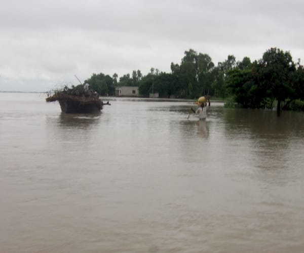  flood in awadh no relief for people.