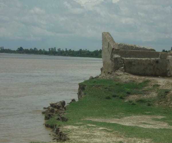 flood in awadh creates trouble for people.