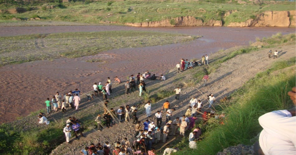 two girls died in ghaggar river, one body found, diver searching another body