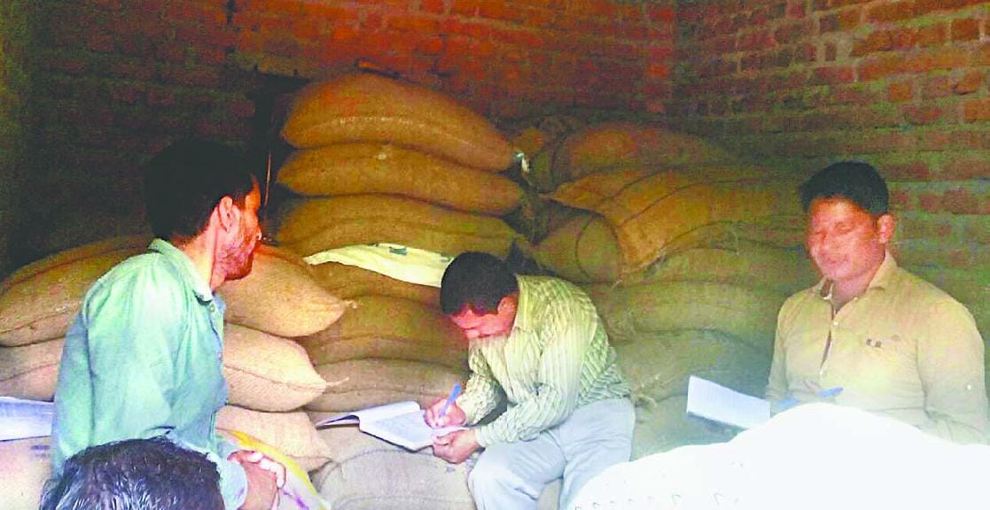 He drove up to the seller's warehouse Reetha Sahib Seas